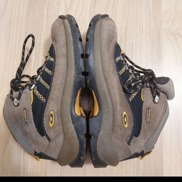 Hi-Tec waterproof boots - child's size 4 - Picture 5 of 11